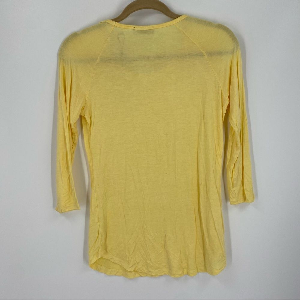 Tahari Women’s Round Neck 3/4 Sleeve Yellow Stretchy Blouse size XS - Picture 3 of 3